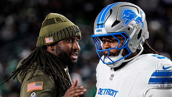Detroit Lions defensive coordinator Kelvin Sheppard talks to defensive tackle Tyleik Williams (91).
