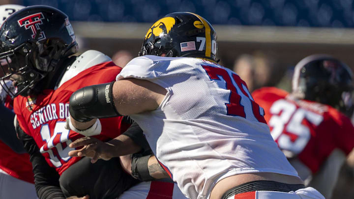 Jan 28, 2026; Mobile, AL, USA; National Team defensive tackle Lee Hunter (10) of Texas Tech works against National Team offensive lineman Beau Stephens (70) of Iowa during National Senior Bowl practice at Hancock Whitney Stadium. Mandatory Credit: Vasha Hunt-Imagn Images
