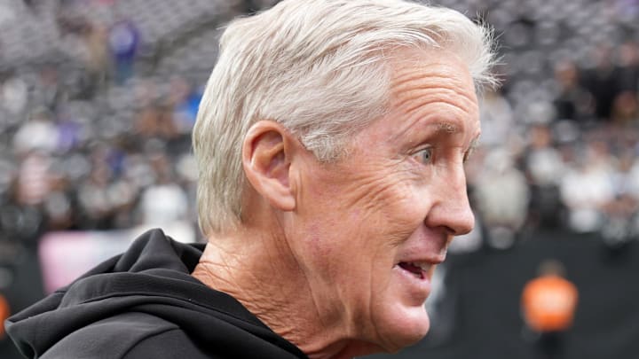 Dec 28, 2025; Paradise, Nevada, USA; Las Vegas Raiders head coach Pete Carroll on the sideline before the game against the New York Giants at Allegiant Stadium. Mandatory Credit: Kirby Lee-Imagn Images Dec 28, 2025; Paradise, Nevada, USA; Las Vegas Raiders head coach Pete Carroll on the sideline before the game against the New York Giants at Allegiant Stadium. Mandatory Credit: Kirby Lee-Imagn Images