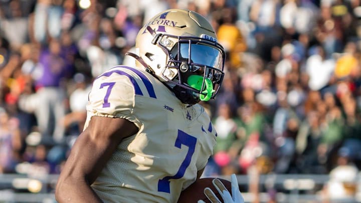 Alcorn State's wide receiver Tyran Warren (7) scores a touchdown during the game against Jackson State in Jackson, Miss., on Saturday, Nov. 22, 2025.