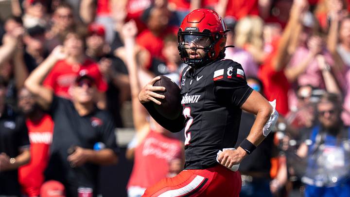 Cincinnati Bearcats quarterback Brendan Sorsby (2) scores a touchdown in the second quarter of the NCAA football game between the Cincinnati Bearcats and Iowa State Cyclones at Nippert Stadium in Cincinnati on Oct. 4, 2025. Cincinnati Bearcats quarterback Brendan Sorsby (2) scores a touchdown in the second quarter of the NCAA football game between the Cincinnati Bearcats and Iowa State Cyclones at Nippert Stadium in Cincinnati on Oct. 4, 2025.