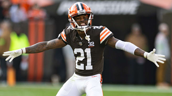 Nov 5, 2023; Cleveland, Ohio, USA; Cleveland Browns cornerback Denzel Ward (21) celebrates his broken up pass intended for Arizona Cardinals wide receiver Marquise Brown (2) during the third quarter at Cleveland Browns Stadium. Mandatory Credit: Scott Galvin-Imagn Images Nov 5, 2023; Cleveland, Ohio, USA; Cleveland Browns cornerback Denzel Ward (21) celebrates his broken up pass intended for Arizona Cardinals wide receiver Marquise Brown (2) during the third quarter at Cleveland Browns Stadium. Mandatory Credit: Scott Galvin-Imagn Images