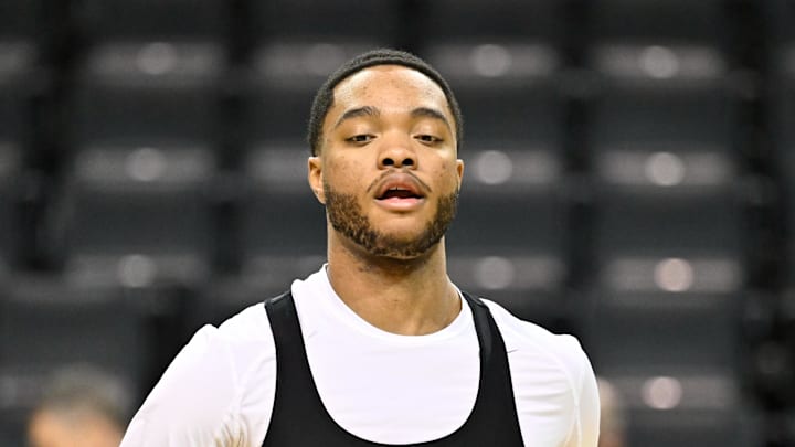 Mar 7, 2026; Eugene, Oregon, USA; Oregon Ducks forward Kwame Evans Jr. (10) warms up before the game against the Washington Huskies at Matthew Knight Arena. Mandatory Credit: Craig Strobeck-Imagn Images