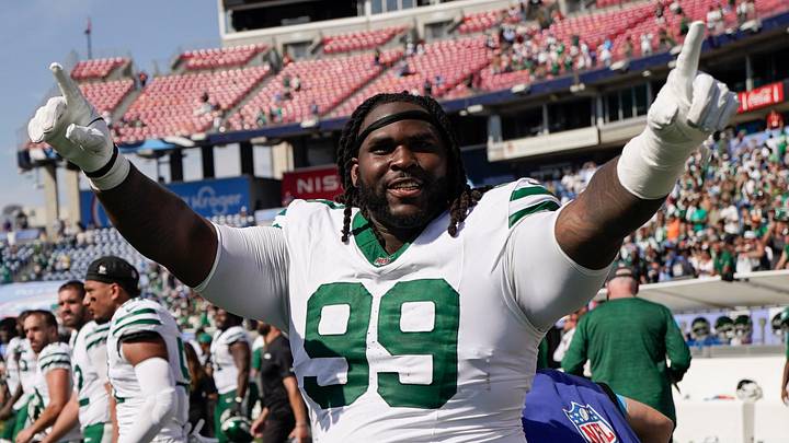 New York Jets defensive tackle T'vondre Sweat New York Jets defensive tackle T'vondre Sweat