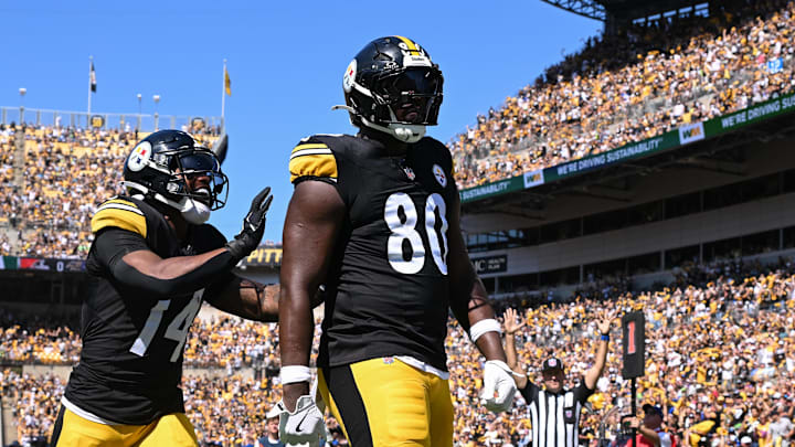 Sep 14, 2025; Pittsburgh, Pennsylvania, USA; Pittsburgh Steelers tight end Darnell Washington (80) celebrates a two point conversion with Kenneth Gainwell (14) against the Seattle Seahawks during the second quarter at Acrisure Stadium. Mandatory Credit: Barry Reeger-Imagn Images