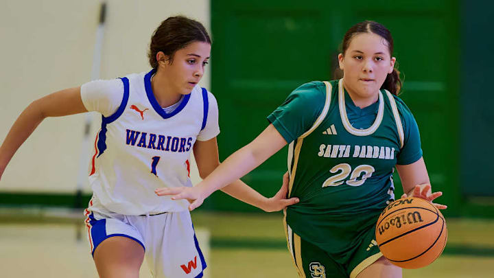 Olivia Elsokary (1) had a record-setting 25 steals in Westlake's 48-31 win over Santa Barbara on December 20, 2025.