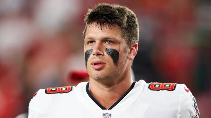 Who will be the starting second tight end behind Cade Otton?