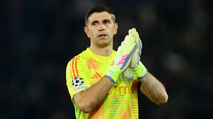 Emiliano Martinez, le gardien d'Aston Villa, fait face au PSG et à Gianluigi Donnarumma en Ligue des Champions