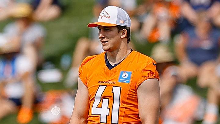 Denver Broncos outside linebacker Drew Sanders