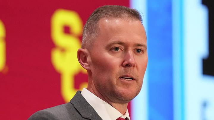 Jul 24, 2025; Las Vegas, NV, USA; USC head coach Lincoln Riley speaks to the media during the Big Ten NCAA college football media days at Mandalay Bay Resort. Mandatory Credit: Lucas Peltier-Imagn Images Jul 24, 2025; Las Vegas, NV, USA; USC head coach Lincoln Riley speaks to the media during the Big Ten NCAA college football media days at Mandalay Bay Resort. Mandatory Credit: Lucas Peltier-Imagn Images