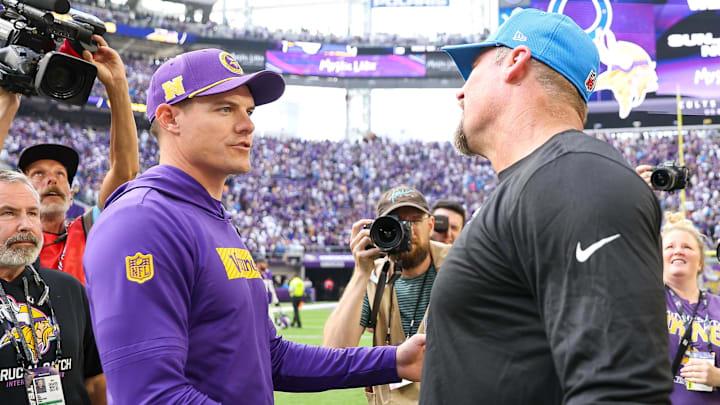 Minnesota Vikings head coach Kevin O'Connell and Detroit Lions head coach Dan Campbell shakes hands