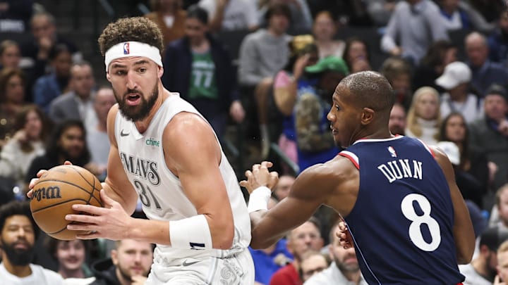Dec 19, 2024; Dallas, Texas, USA; Dallas Mavericks guard Klay Thompson (31) Dallas Mavericks as LA Clippers guard Kris Dunn (8) during the second half at American Airlines Center. Mandatory Credit: Kevin Jairaj-Imagn Images Dec 19, 2024; Dallas, Texas, USA; Dallas Mavericks guard Klay Thompson (31) Dallas Mavericks as LA Clippers guard Kris Dunn (8) during the second half at American Airlines Center. Mandatory Credit: Kevin Jairaj-Imagn Images