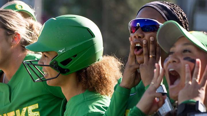 Oregon’s Amari Harper, center, celebrates her home run against Washington with teammates at Jane Sanders Stadium in Eugene April 18, 2026.