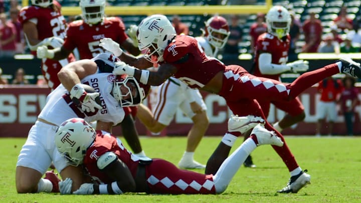 Oklahoma tight end Jaren Kanak (left) Oklahoma tight end Jaren Kanak (left)