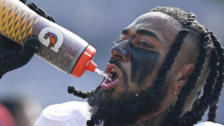 Washington Commanders linebacker Frankie Luvu 