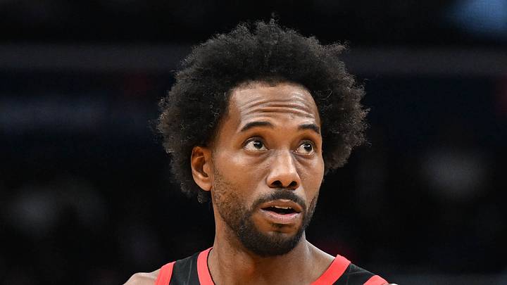 Toronto Raptors forward Kawhi Leonard on the court against the Washington Wizards.