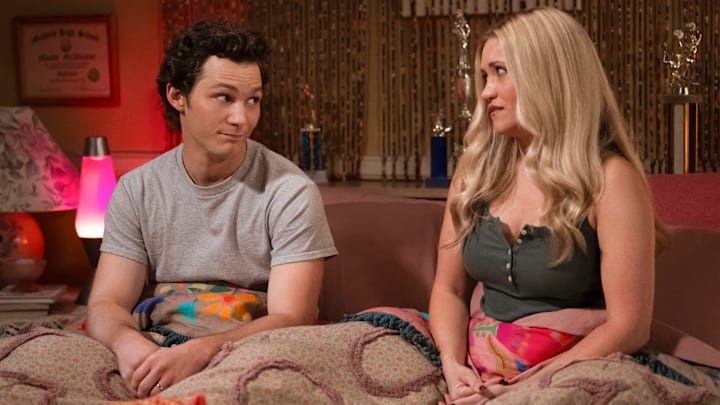 Georgie & Mandy's First Marriage - “A Tie Breaker and a Huge Mistake” – Pictured (L-R): Montana Jordan as Georgie and Emily Osment as Mandy 