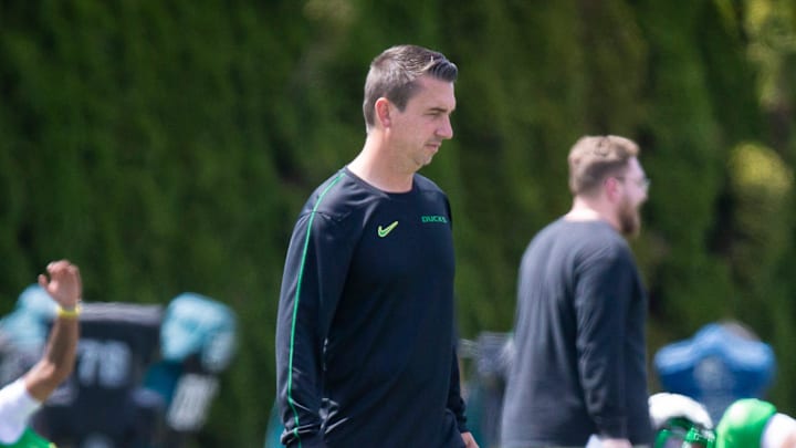 Oregon inside linebackers coach Brian Michalowski walks the field during the Ducks’ fall camp Wednesday, Aug. 7, 2024, at the Hatfield-Dowlin Complex in Eugene, Ore. Oregon inside linebackers coach Brian Michalowski walks the field during the Ducks’ fall camp Wednesday, Aug. 7, 2024, at the Hatfield-Dowlin Complex in Eugene, Ore.