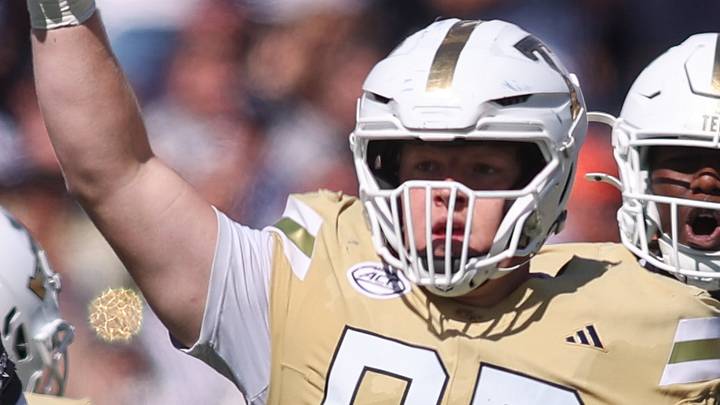 Georgia Tech Yellow Jackets defensive tackle Jordan van den Berg