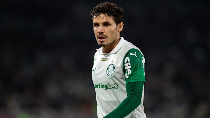 Veiga retornou aos treinamentos e pode sair jogando na quinta-feira