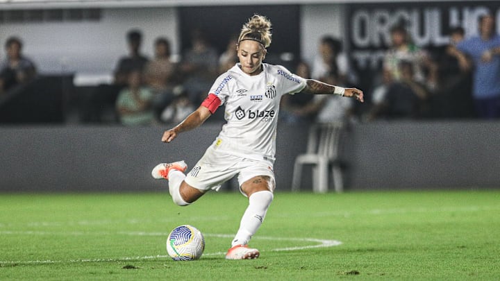 Thaisinha foi protagonista no triunfo santista na estreia da Libertadores