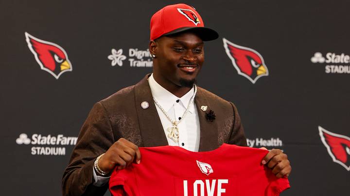 Apr 24, 2026; Phoenix, AZ, USA; Arizona Cardinals first-round draft pick Jeremiyah Love poses with his jersey during a press conference at Dignity Health Arizona Cardinals Training Center. Mandatory Credit: Anna Carrington-Imagn Images Apr 24, 2026; Phoenix, AZ, USA; Arizona Cardinals first-round draft pick Jeremiyah Love poses with his jersey during a press conference at Dignity Health Arizona Cardinals Training Center. Mandatory Credit: Anna Carrington-Imagn Images