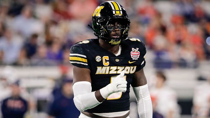 Missouri Tigers defensive end Zion Young (9) Missouri Tigers defensive end Zion Young (9)