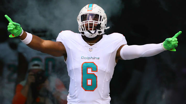 Sep 8, 2024; Miami Gardens, Florida, USA; Miami Dolphins linebacker Anthony Walker Jr. (6) Mandatory Credit: Sam Navarro-Imagn Images