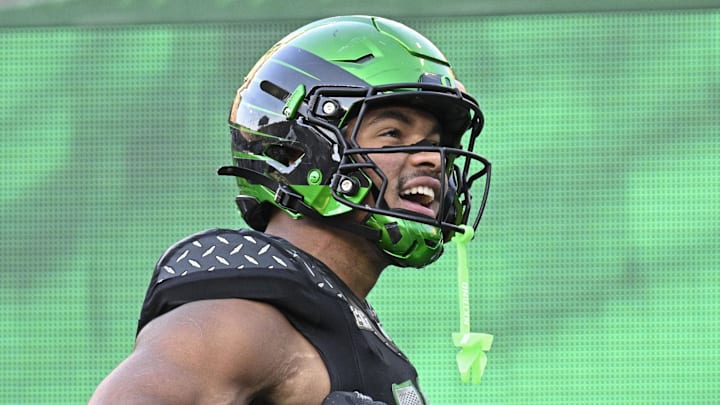 Oregon Ducks tight end Kenyon Sadiq
