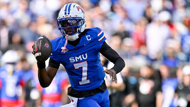 SMU Mustangs quarterback Kevin Jennings (7) SMU Mustangs quarterback Kevin Jennings (7)