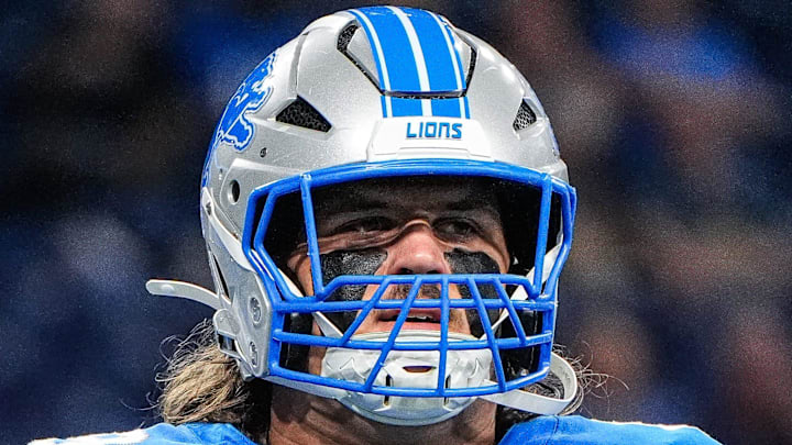 Detroit Lions guard Tate Ratledge (69) warms up ahead of the Chicago Bears game at Ford Field in Detroit on Sunday, Sept. 14, 2025.