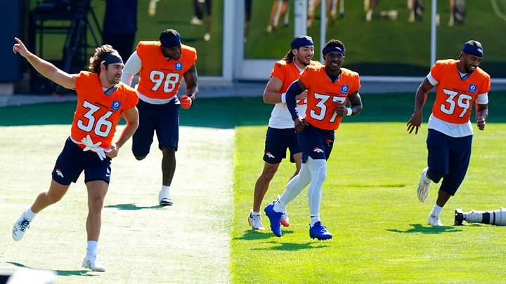 Jul 31, 2026; Englewood, CO, USA; Members of the Denver Broncos defensive squad wave to fans before the start training camp at Broncos Park. Jul 31, 2026; Englewood, CO, USA; Members of the Denver Broncos defensive squad wave to fans before the start training camp at Broncos Park.