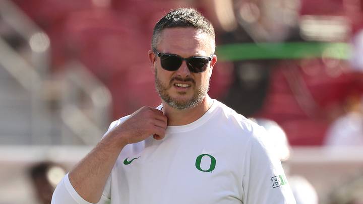 Sep 26, 2026; Los Angeles, California, USA; Oregon Ducks head coach Dan Lanning looks on before a game against the USC Trojans at United Airlines Field at Los Angeles Memorial Coliseum. Mandatory Credit: Kiyoshi Mio-Imagn Images Sep 26, 2026; Los Angeles, California, USA; Oregon Ducks head coach Dan Lanning looks on before a game against the USC Trojans at United Airlines Field at Los Angeles Memorial Coliseum. Mandatory Credit: Kiyoshi Mio-Imagn Images