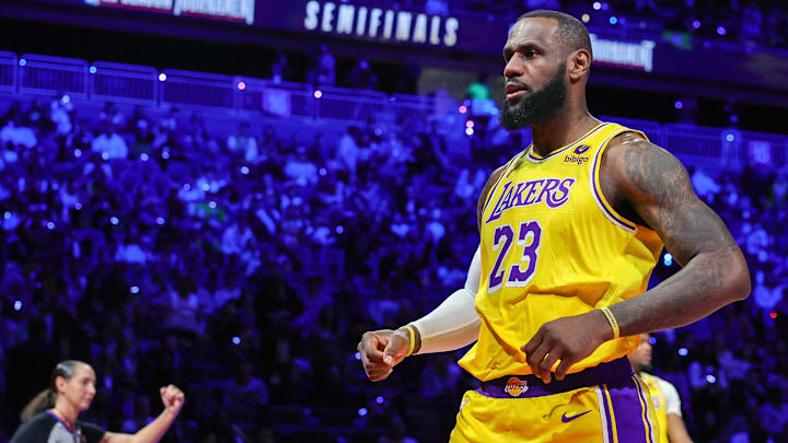 LeBron James metió 23 puntos pero no pudo ayudar a Lakers en su encuentro ante los Spurs de Victor Wembanyama