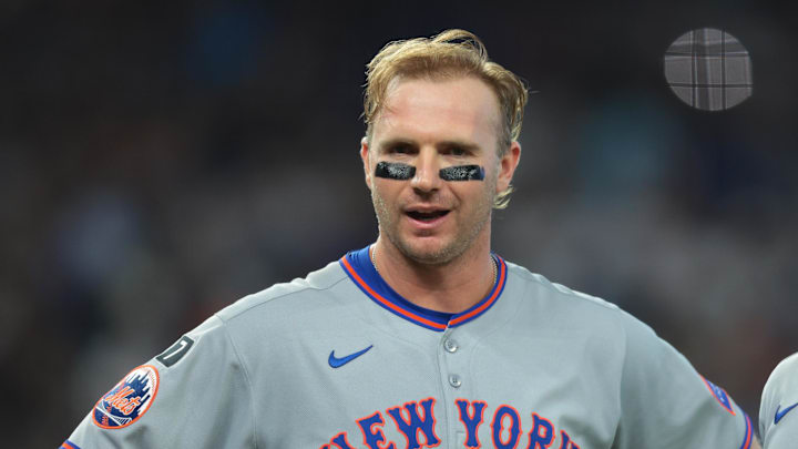 Sep 28, 2025; Miami, Florida, USA; New York Mets first baseman Pete Alonso (20) reacts while standing next to shortstop Francisco Lindor (12) after his at bat against the Miami Marlins during the fifth inning at loanDepot Park. Mandatory Credit: Sam Navarro-Imagn Images Sep 28, 2025; Miami, Florida, USA; New York Mets first baseman Pete Alonso (20) reacts while standing next to shortstop Francisco Lindor (12) after his at bat against the Miami Marlins during the fifth inning at loanDepot Park. Mandatory Credit: Sam Navarro-Imagn Images