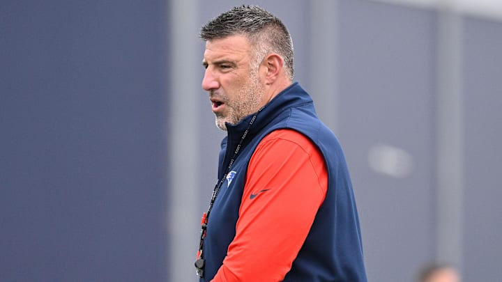 Jun 9, 2025; Foxborough, MA, USA; New England Patriots head coach Mike Vrabel watches over players during minicamp at Gillette Stadium. Mandatory Credit: Eric Canha-Imagn Images