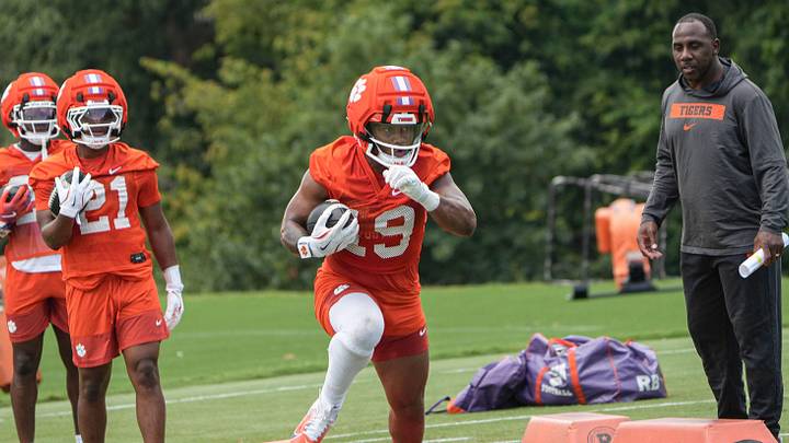 Four-star RB Gary Walker has officially committed to the Clemson Tigers, choosing the program over Penn State, among others. Four-star RB Gary Walker has officially committed to the Clemson Tigers, choosing the program over Penn State, among others.