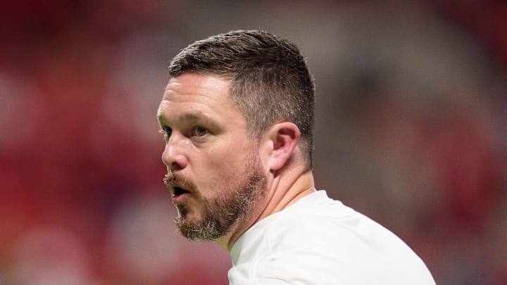 Oregon head coach Dan Lanning takes the field as the Oregon Ducks face the Indiana Hoosiers in the Peach Bowl on Jan. 9, 2026, at Mercedes-Benz Stadium in Atlanta, Georgia.