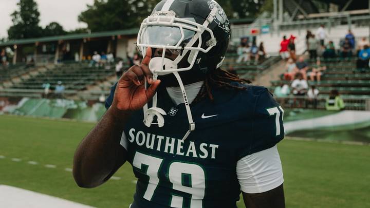 Grayson Williams is a 6-foot-4, 280-pound interior offensive lineman from Southeast Raleigh High School in North Carolina. Grayson Williams is a 6-foot-4, 280-pound interior offensive lineman from Southeast Raleigh High School in North Carolina.