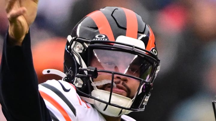Chicago Bears quarterback Caleb Williams (18) passes the ball against the Minnesota Vikings in 2024