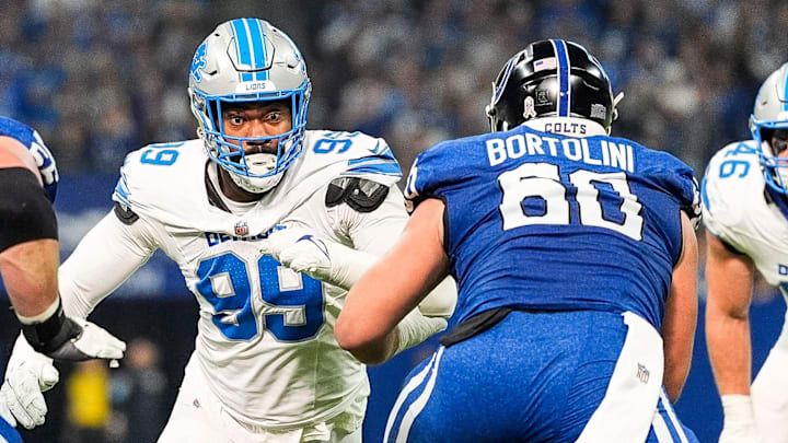 Detroit Lions defensive end Za'Darius Smith (99).