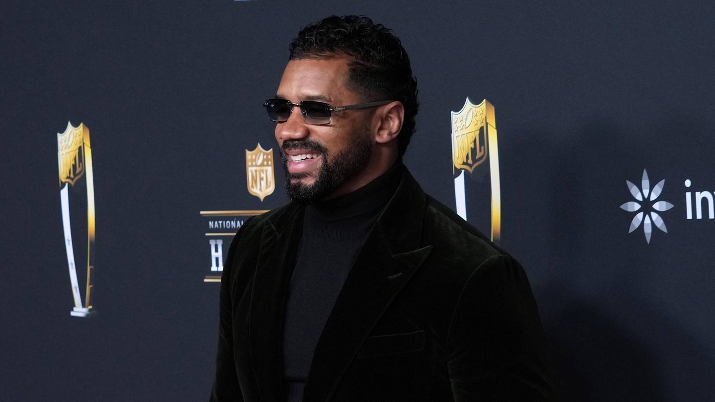 Russell Wilson to Join CBS Sports, Passing Over Opportunity for NFL Return