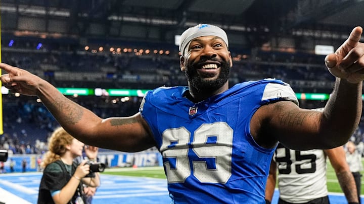 Former Detroit Lions defensive end Za'Darius Smith (99) waves at fans as he exits the field after 52-6 win over Jaguars 