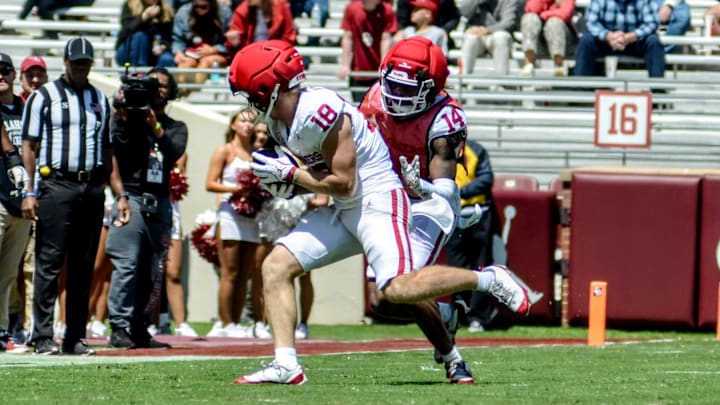 Oklahoma tight end Tyler Ruxer catches a pass in the spring game.