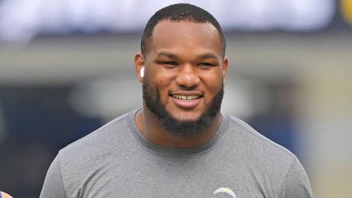Atlanta Falcons defensive end Da'Shawn Hand 