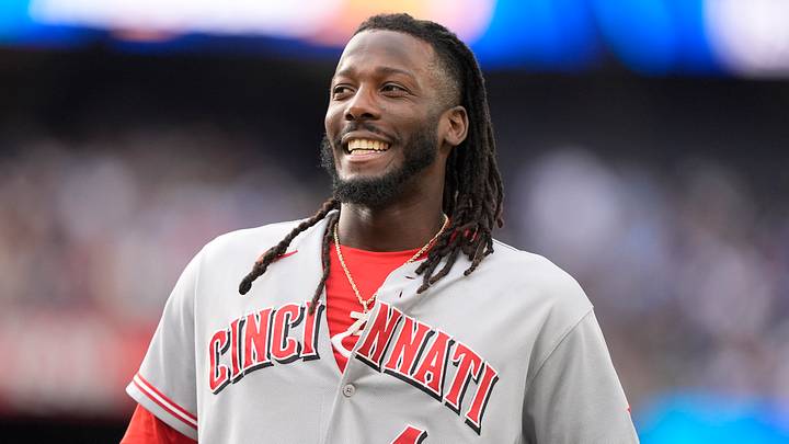 Cincinnati Reds shortstop Elly De La Cruz (44) smiles