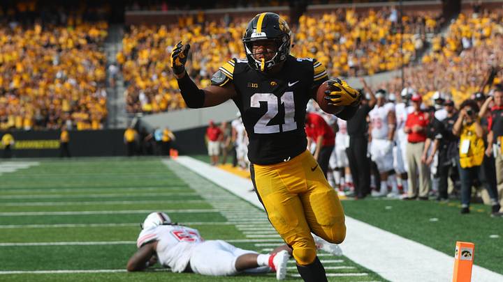 Iowa's Ivory Kelly-Martin runs in for a touchdown during the Hawkeyes' game against Northern Illinois at Kinnick Stadium on Satuday, Sept. 1, 2018.
20180901 Iowa Vs Niu Football 35 Jpg Iowa's Ivory Kelly-Martin runs in for a touchdown during the Hawkeyes' game against Northern Illinois at Kinnick Stadium on Satuday, Sept. 1, 2018.
20180901 Iowa Vs Niu Football 35 Jpg