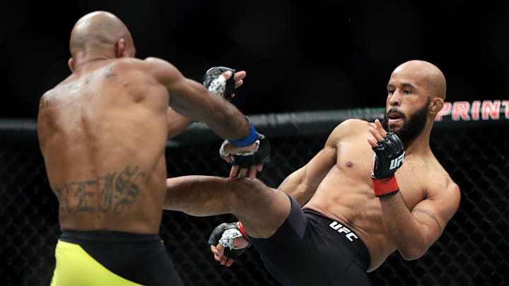 Demetrious Johnson y Wilson Reis en una pelea de la UFC 