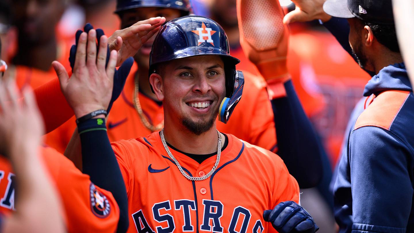 Brewers Sign Veteran Rengifo as Third Base Solution