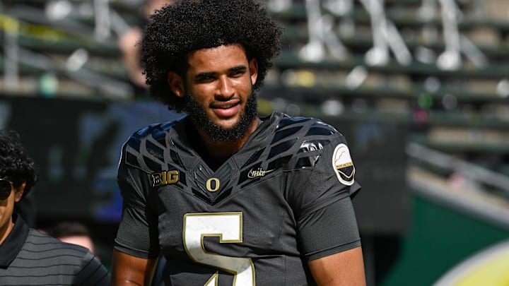 Sep 20, 2025; Eugene, Oregon, USA; Oregon Ducks quarterback Dante Moore (5) warms up before the game against the Oregon State Beavers at Autzen Stadium. Mandatory Credit: Troy Wayrynen-Imagn Images Sep 20, 2025; Eugene, Oregon, USA; Oregon Ducks quarterback Dante Moore (5) warms up before the game against the Oregon State Beavers at Autzen Stadium. Mandatory Credit: Troy Wayrynen-Imagn Images